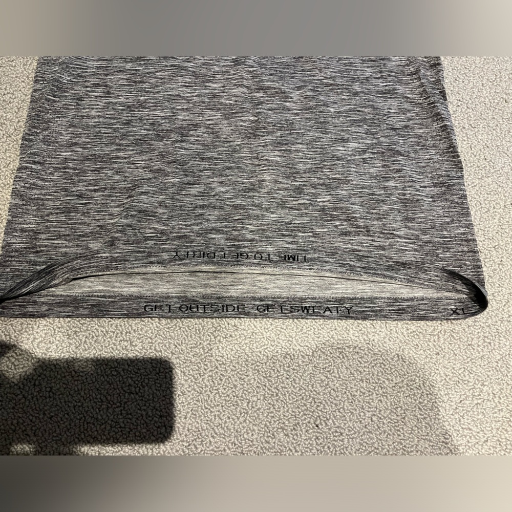 Lululemon workout top - Picture 2 of 2